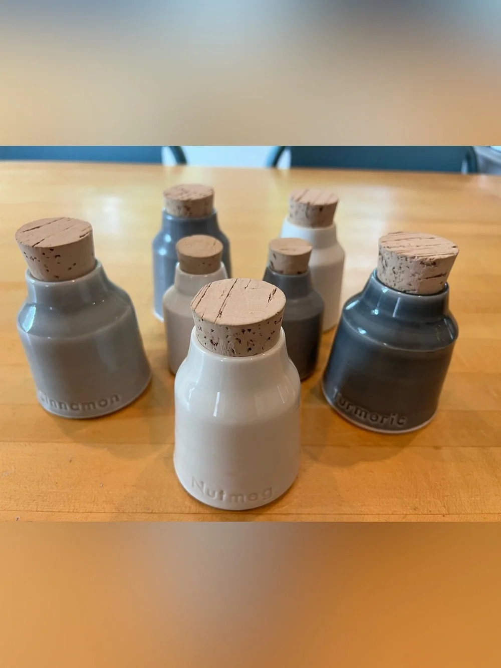 Vitrified Studio West Elm spice Set 7 Cin. Nut. Ging. Turm. Curry Cork Salt Pep